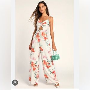 White wide-leg jumpsuit with flowers, cut-out, Medium size from Lulu’s
